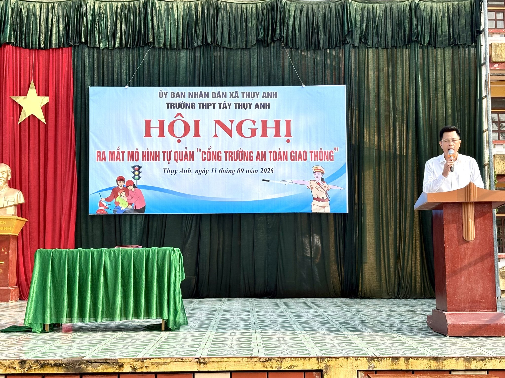 UBND XÃ THỤY ANH RA MẮT MÔ HÌNH TỰ QUẢN “CỔNG TRƯỜNG AN TOÀN GIAO THÔNG” TẠI TRƯỜNG THPT TÂY THỤY ANH