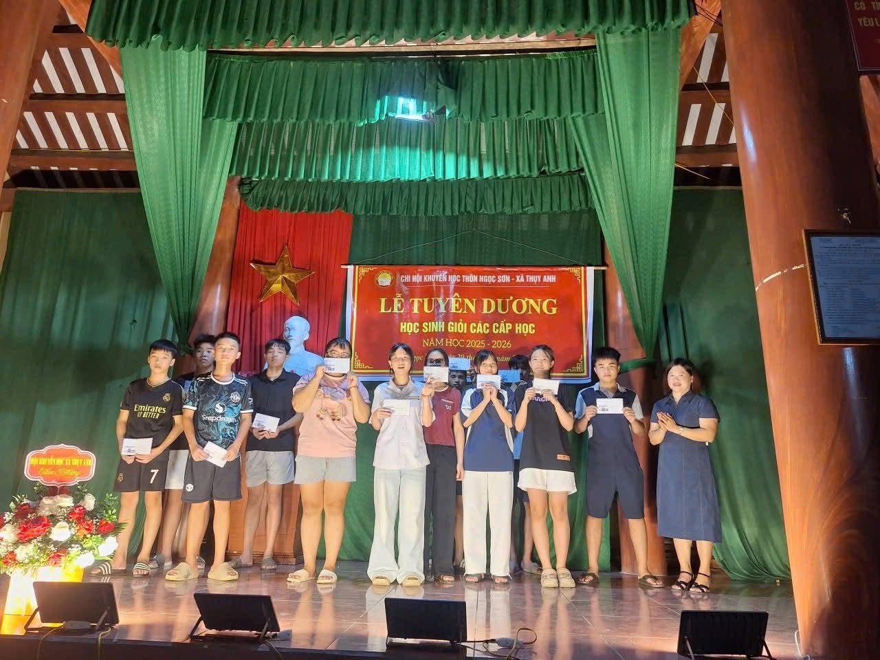 5 CHI HỘI KHUYẾN HỌC XÃ THỤY ANH KHEN THƯỞNG GẦN 550 HỌC SINH TRƯỚC THỀM NĂM HỌC MỚI